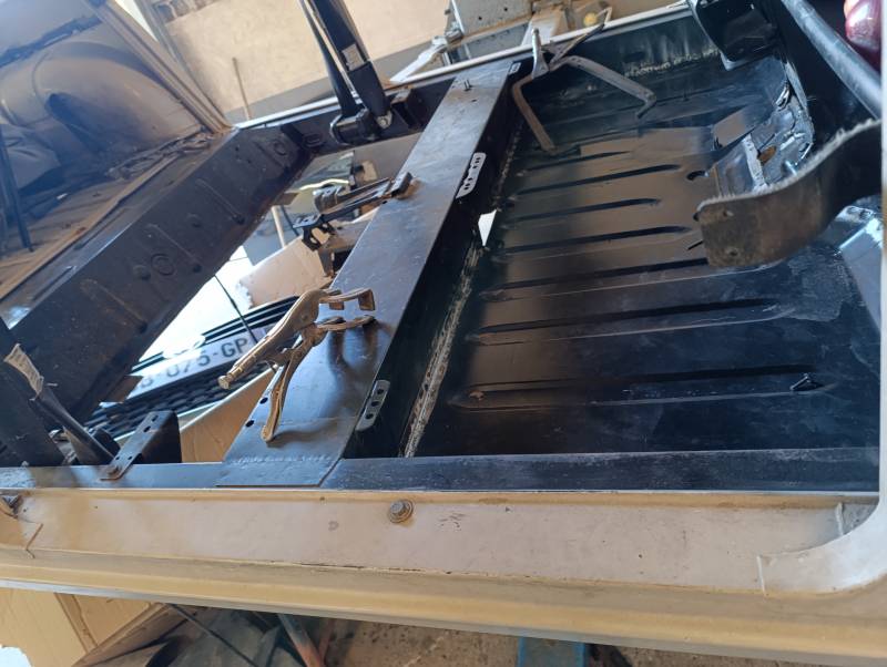 Restauration complète d'une Renault 4L chez Action Auto à Martigues