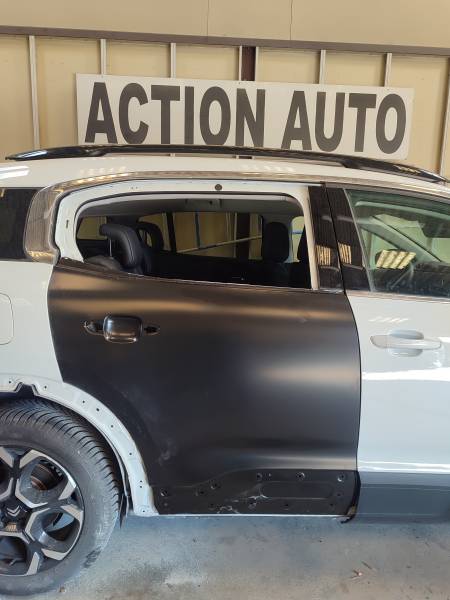 Remplacement d'un panneau de porte sur une Citroên C5 Aircross à la Carrosserie Action Auto sur Martigues Croix Sainte