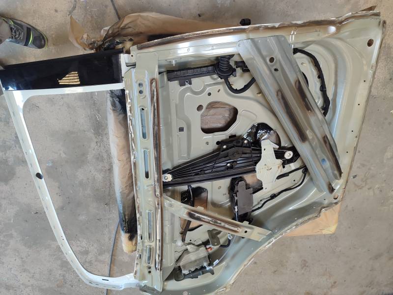 Remplacement d'un panneau de porte sur une Citroên C5 Aircross à la Carrosserie Action Auto sur Martigues Croix Sainte