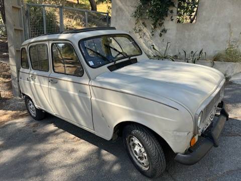 Restauration complète d'une Renault 4L chez Action Auto à Martigues