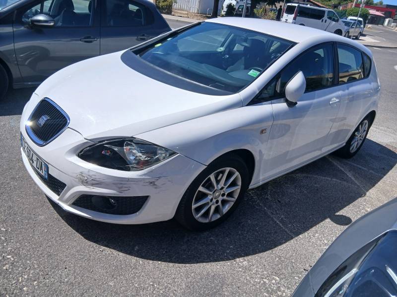 Réparation d'une Seat Leon suite choc avant pour un client sur Port De Bouc